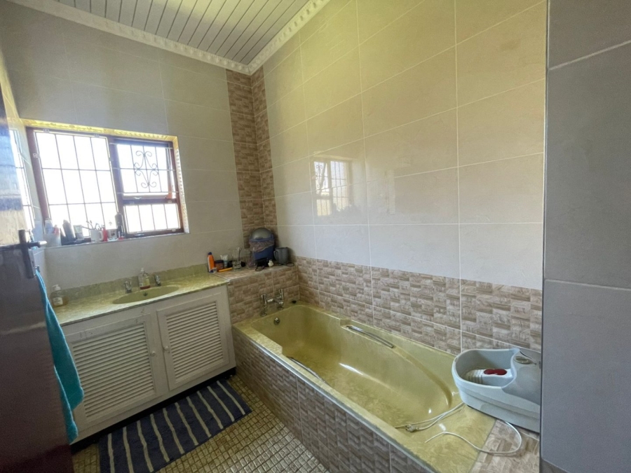 5 Bedroom Property for Sale in Baysville Eastern Cape
